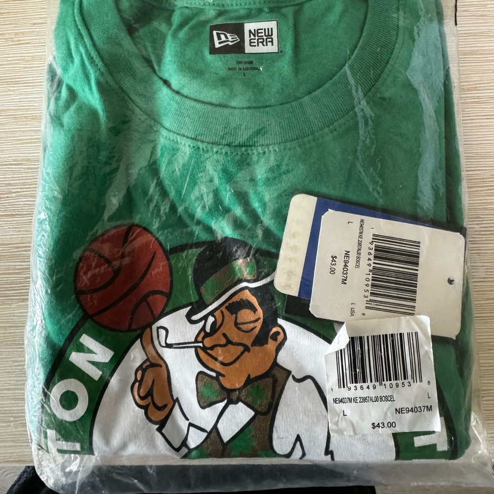 NEW - Boston Celtics T-shirt